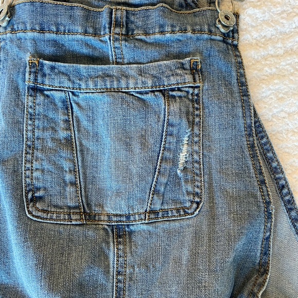 Maternity distressed short-alls - Picture 8 of 9